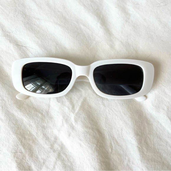 White Framed Sunglasses - Free with Bundle - Picture 1 of 3
